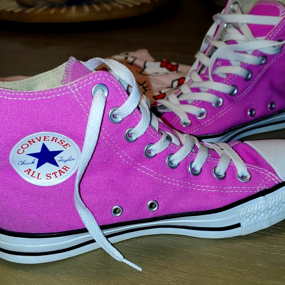 Converse Allstars Hightop Fushia Pink Womans size 8.5